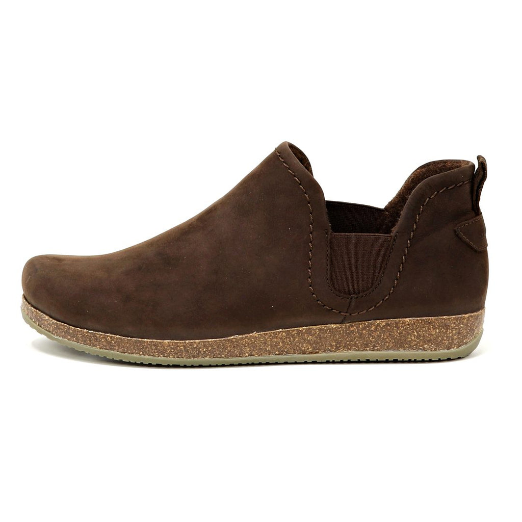 The Women's 'Lieben' Chelsea Boot is a single brown slip-on shoe, featuring a textured sole and elastic side panel, crafted from vegetable tanned leather.