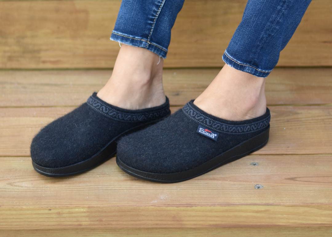 Women's fashion clog style slippers